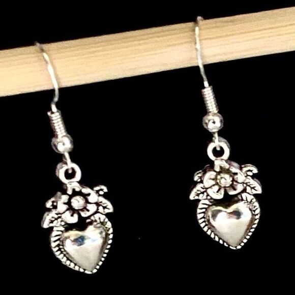 AWFx Heart & Flowers Silver Dangles - Picture 3 of 7